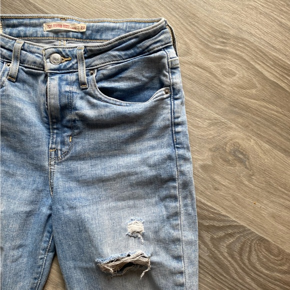 Levi 721 Highrise Skinny Distressed Jeans - Picture 2 of 4